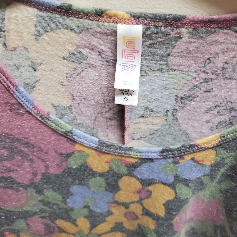 LuLaRoe XS floral top - Picture 2 of 2